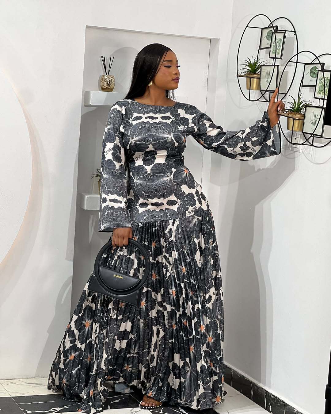 Printed Fitted Pleated Flared Backless Long Dress