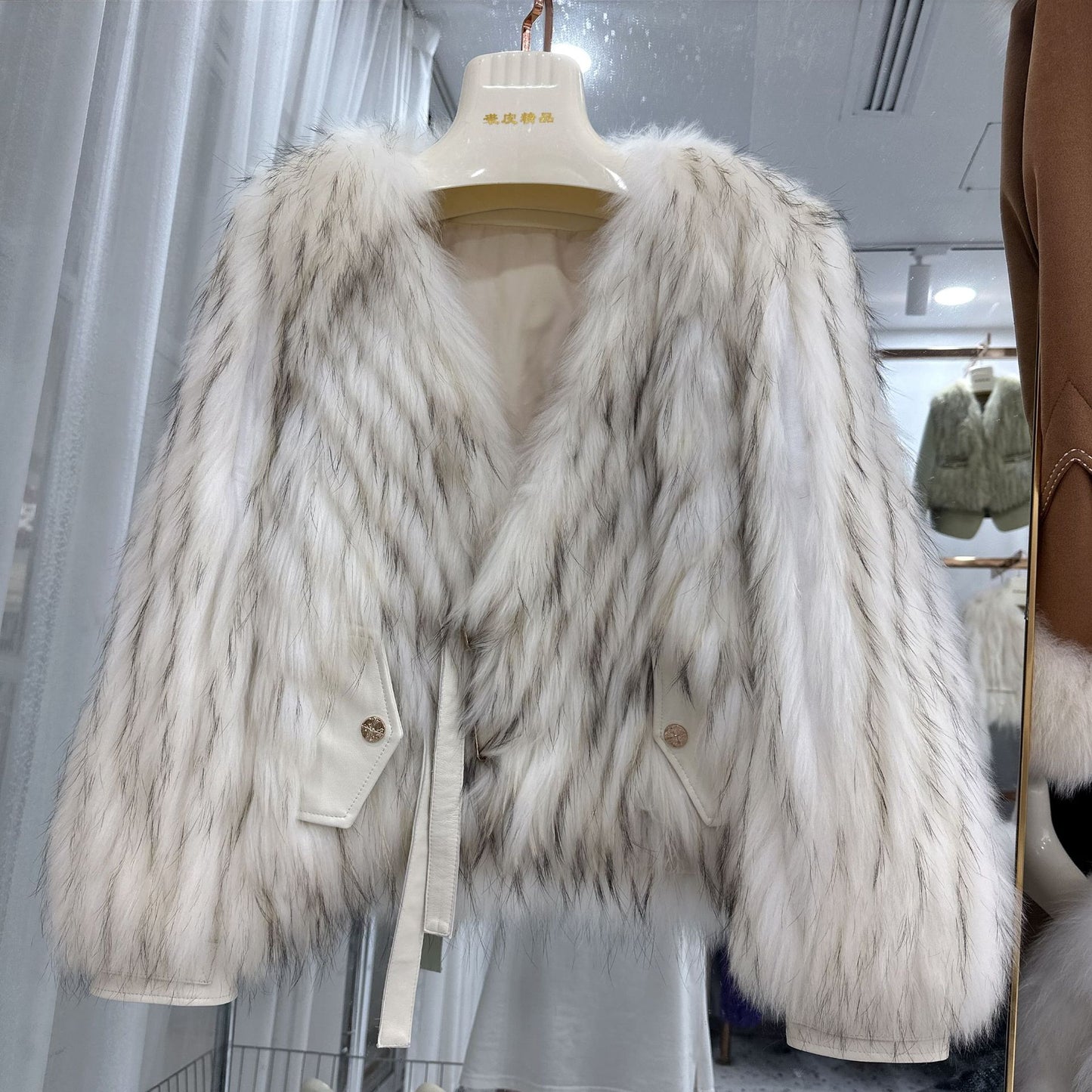 Raccoon fur grass coat, woven with car stripes, women's short jacket, Haining autumn and winter new small fresh and stylish, age reducing